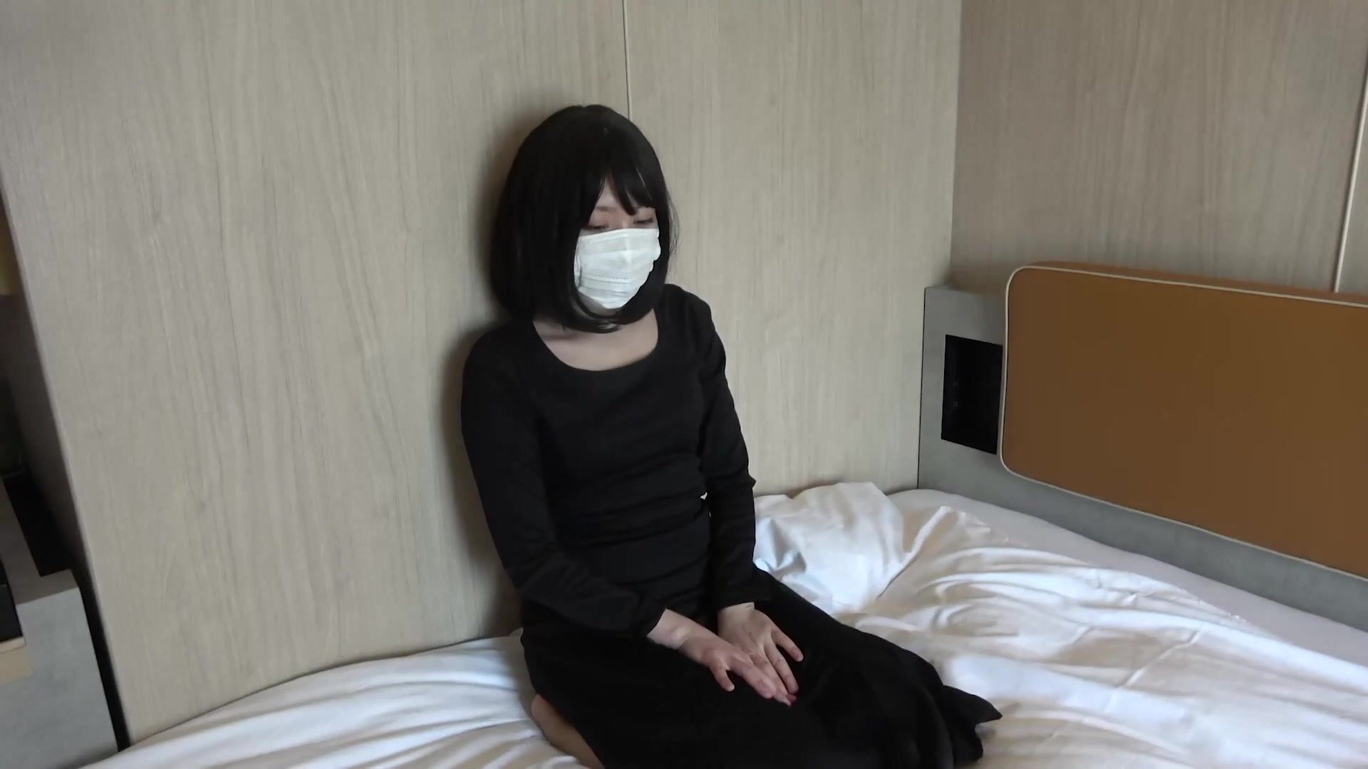 FC2-PPV-4537771 [奇闻趣事] [3p] 熟悉的苗条美丽的已婚妇女。与表面上的相反，还款并不严重...... 3p 奇闻趣事 惩罚