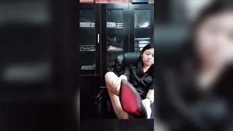 少妇白领~!上班玩跳蛋~爽到喷水-看片网址:k3k3.tv