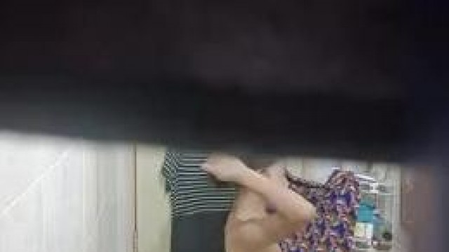  偷拍洗澡緬甸女孩 