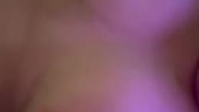  巨乳女友睡前按摩 