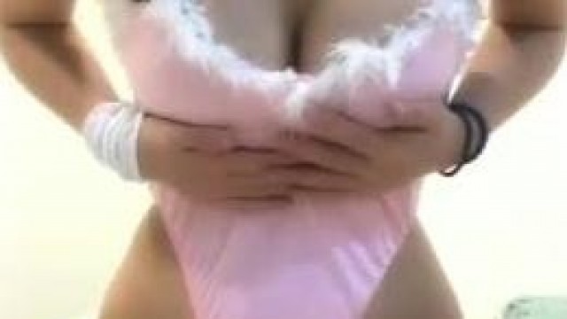  巨乳騷貨兔女郎誘惑自慰 