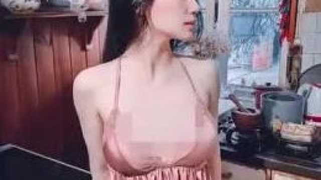  大胸少女被幹 