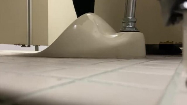 私立高中廁所偷窺視頻剃光貓