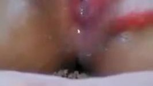 女友自慰流出很多淫水
