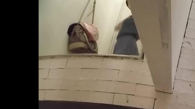 偷拍可愛妹妹在更衣室試穿内衣
