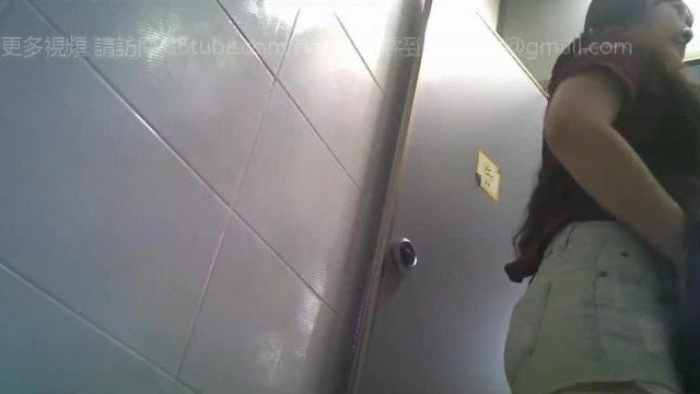 偷拍有點肉的韓妞尿尿