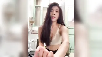 风骚老板娘被网调高潮喷水被曝光